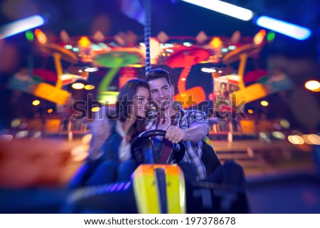 couple in bumper car playing an attractions park - shoot with lensbaby