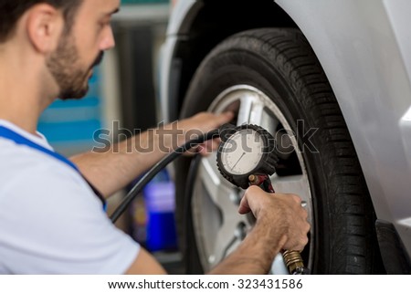 check holding pressure gauge for car tyre pressure measurement