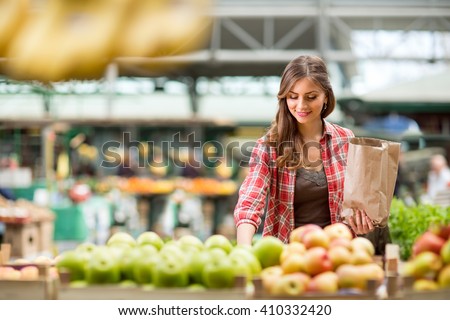 shopping woman buying fruit at the market