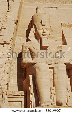 ancient egyptian statues of pharaoh