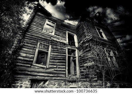 abandoned spooky house in black and white