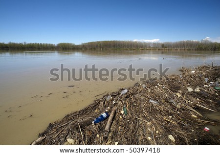 S.Nazzaro (Pc),Italy,  plastic\'s pollution in the river Po