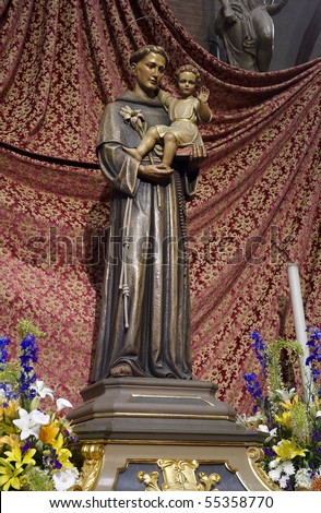PADUA,ITALY - JUN 13:Feast of St.Anthony of Padua,the statue of St.Anthony festively decorated, June 13,2010 in Padua,Italy