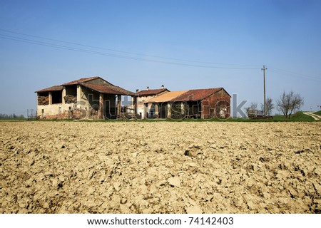 Soarza (Pc), Italy,  a typical rural farm in the bank of the river Po