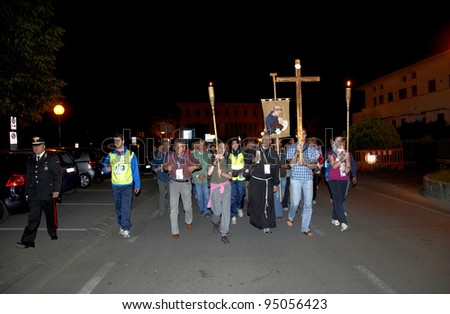 CAMPOSAMPIERO,ITALY - MAY, 28:The pilgrims in a procession retracing the journey of St.anthony in Padua from Camposampiero,on to the way to Padua, May 28,2011 in Padua,Italy