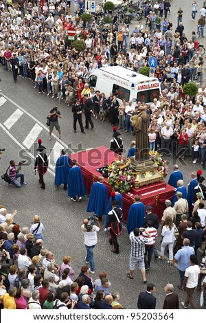 PADUA,ITALY - JUN, 13:Feast of St.Anthony of Padua,the statue of St.Anthony is taken in procession trough the streets of the city, June 13,2011 in Padua,Italy