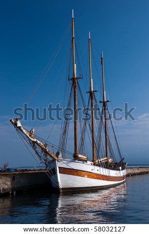 Sailing Ship / Boat