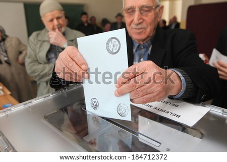 ISTANBUL, TURKEY-MARCH 30: Turks flee to election centers to vote for the Turkish local Elections on March 30, 2014 in Istanbul, Turkey.