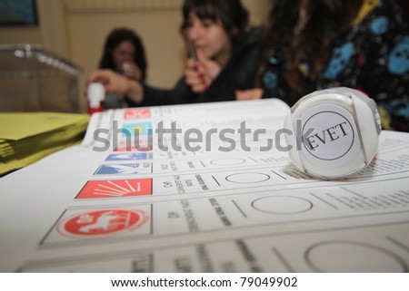 ISTANBUL - JUNE 12: Turks flee to election centers to vote for the Turkish General Elections on June 12, 2011 in Istanbul, Turkey.