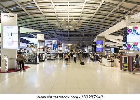 BANGKOK - DECEMBER 3 :Duty free shops at departure terminal of Suvarnabhumi Airport.  This is the world\'s third largest single-building airport terminal on December 3, 2014 in Bangkok ,Thailand.