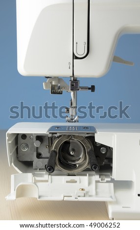 Tailor tool. Sewing machine with open thread mechanism