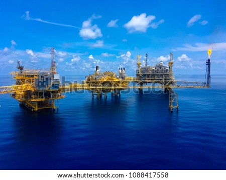 Offshore oil and gas production platform