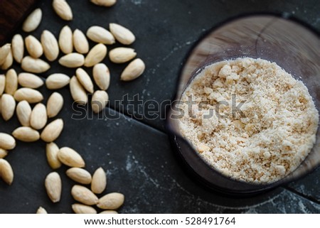 Grinding almond flour with bleached almonds in blender