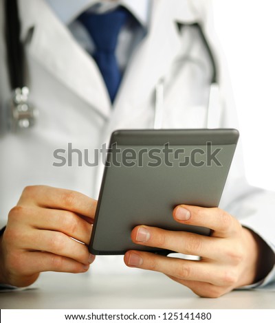 Unknown doctor using computer plane-table