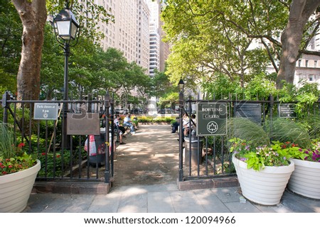 NEW YORK - JUNE 29: People relaxing in Bowling Green Park on June 29, 2012 in New York. The park was built in 1733, originally including a bowling green, and is the oldest public park in New York City