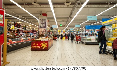 Lisbon, Portugal - January 2, 2014: Vasco Da Gama Supermarket. Situated In The Park Of The Nations In Lisbon, The Building Is Part Of A Large Project By Santiago Calatrava.