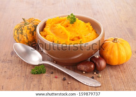 bowl of pumpkin puree