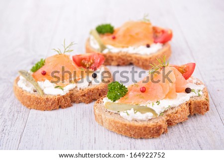 bread toast with salmon