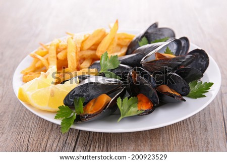 mussel and fries