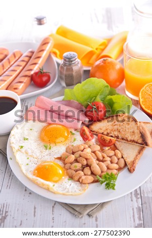 breakfast with bean,egg and bacon