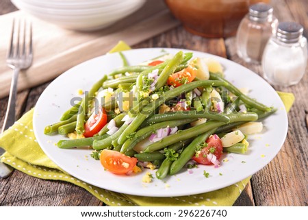 green bean salad with tomato and potato