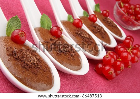 finger food, spoon with chocolate mousse