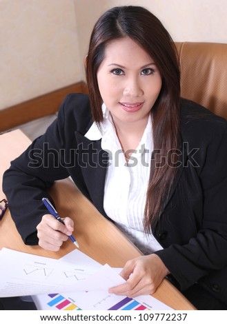 beautiful business woman in smiling expression