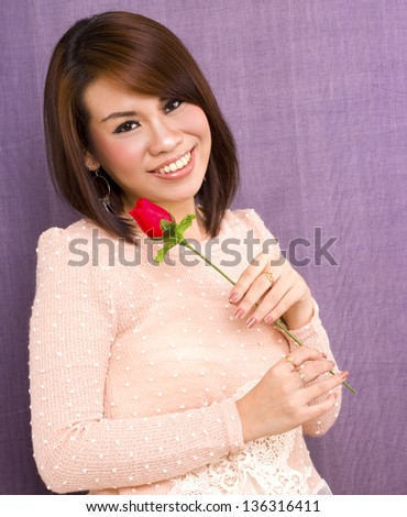 beautiful woman hold the flower in smiling expression