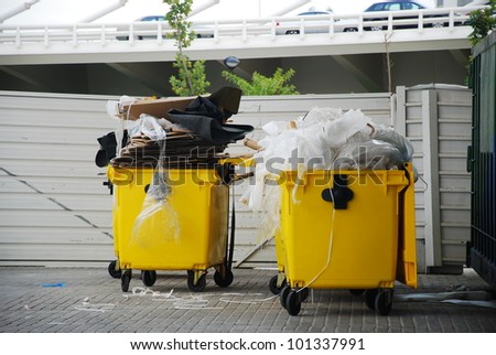 Yellow garbage in Spain