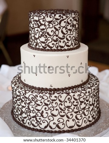 Scroll design cake