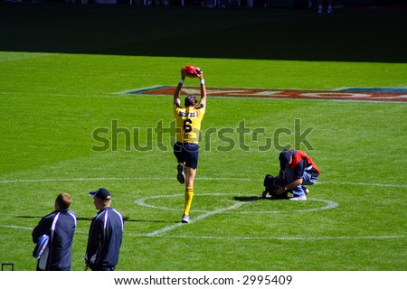 Editorial, Australian rules football Umpire about to bounce ball