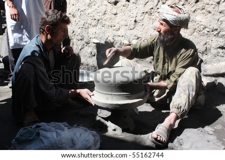 عكسهاي افغانستان Stock-photo-ishkashim-afghanistan-may-artisans-demonstrate-their-skills-to-afghanaid-on-may-th-in-55162744