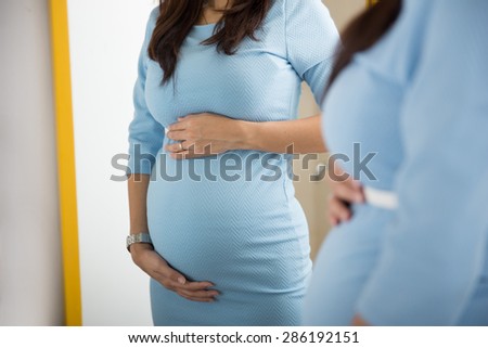 A close up portrait of the stomach of a pregnant woman