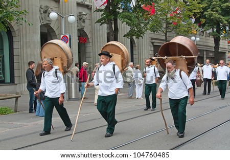 ZURICH - AUGUST 1: Swiss National Day parade on August 1, 2009 in Zurich, Switzerland. Representatives of canton Glarus in a historical costume.