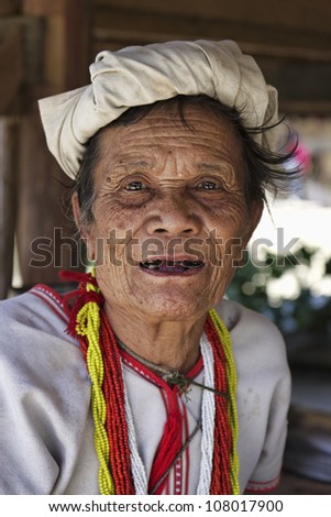 Thailand, Chiang Mai, Karen Long Neck hill tribe village (Kayan Lahwi), Karen woman