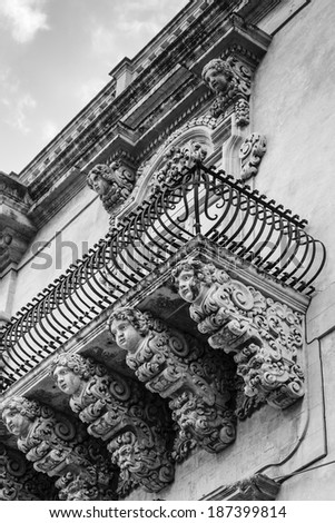 Italy, Sicily, Noto (Siracusa Province), Villadorata Nicolaci Palace (Unesco monument), baroque ornamental statues under the balconies