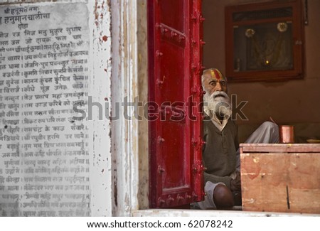 India, Rajasthan, Jaipur, the Sun Temple (Surya Mandir), an indian sadhu inside a small temple
