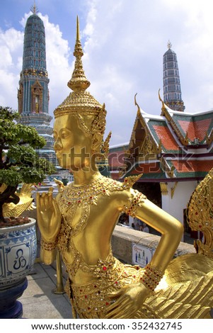 Golden Kinnera statue facing left in Bangkok\'s Grand Palace complex