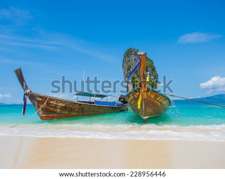 KRABI, Thailand - NOVEMBER  3, 2014 Long tailed boat Ruea Hang Yao at Poda beach  in Krabi, Thailand on NOVEMBER  3, 2014