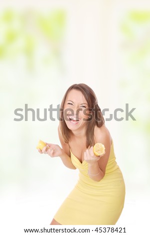 A pretty young woman with lemon she\'s about to eat