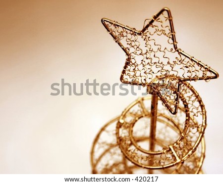 Gold Shooting Star (star in crisp focus focus fades with spiral)