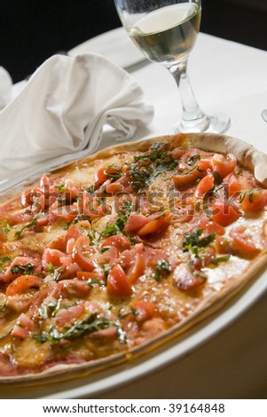 Pizza with white wine