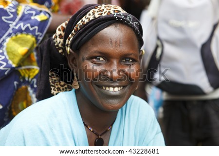 MALI - AUGUST 16: Women in the market for women in Mopti, is an exclusive market for women which sells fruit and vegetables, August 16, 2009 in Mopti, Mali