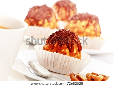 some fancy cakes in paper baskets closeup