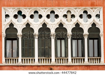 Venetian Gothic windows in typical venetian gothic style at piazza san marco stock Venetian Gothic windows in typical venetian gothic style at piazza san marco stock
