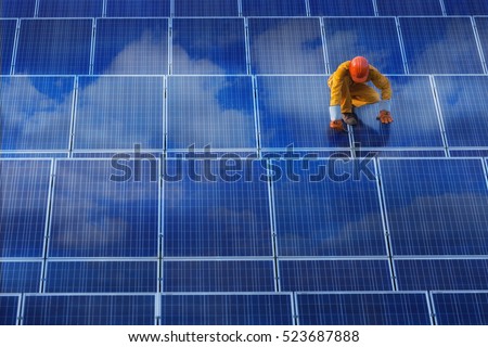 technician Unscrew solar panel