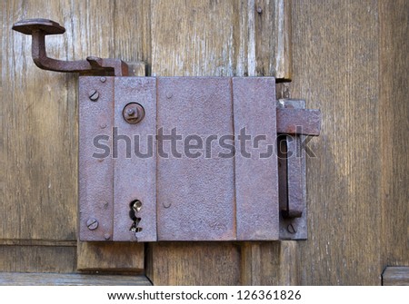 old door handle closing mechanism