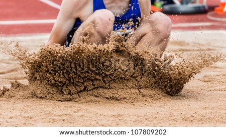 landing in long jump in track and field