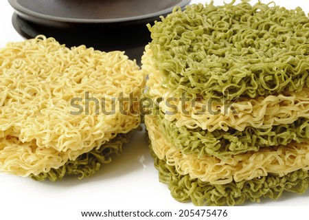 dried green noodles and dried noodles