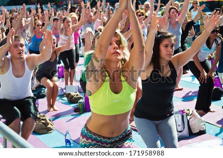 New York - June 20: A Heat Wave In Manhattan On The First Day Of Summer Didn\'T Stop The Yoga Exercises In Times Square On June 20, 2012.